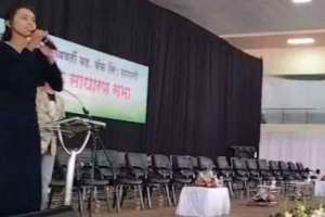 सांगली : जिल्हा दुष्काळाने होरपळत असताना जिल्हा बँकेत लावण्या, भोजनावळचं आयोजन lavani dance before the annual general meeting of sangli district bank zws