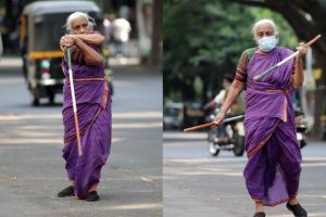 जगण्याची ऊर्मी देणाऱ्या शांताबाई! What Should we should learn form Pune Warrior aaji shantabai pawar who performing lathi kathi game even while having a leg fracture Viral on social media