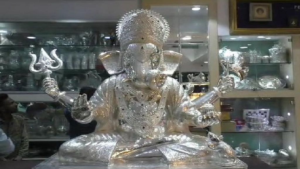 silver ganesh idol