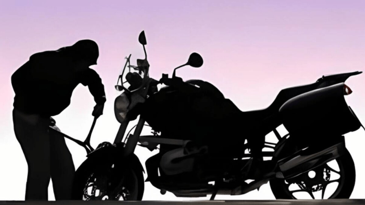 vegetable seller stole 31 two-wheelers nagpur sold Madhya Pradesh