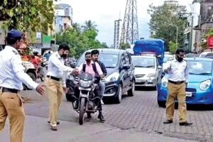 ट्रॅफिक पोलिसांनी अडवलं तर काय कराल? ‘या’ नऊ टिप्स कायम लक्षात ठेवा traffic police