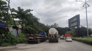 traffic congestion area illegal parking heavy vehicles Kalamboli panvel