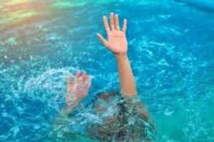 जळगाव जिल्ह्यात विसर्जनावेळी तरुण बुडाला, शोध चालू young man drowned during immersion