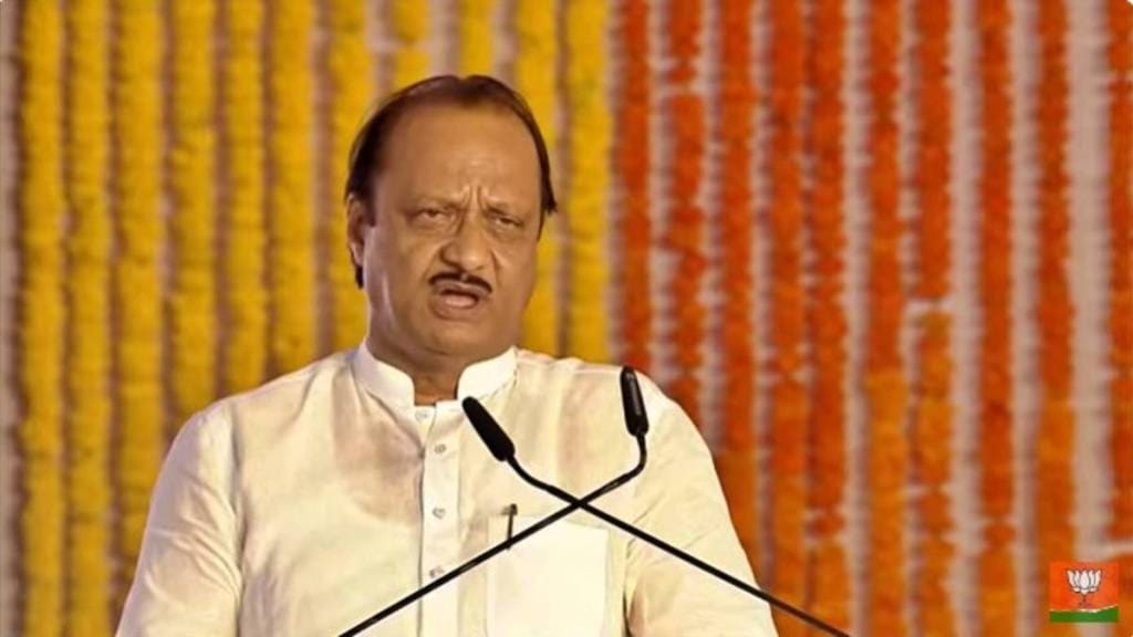 अजित पवार यांनी निळवंडे धरणांचे अनेकदा नारळ फोडले गेले आणि आश्वासनं मिळाली या मुद्द्यावर भाष्य केलं. (छायाचित्र - भाजपा युट्युब चॅनल)