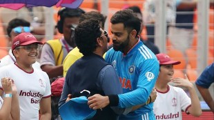 IND vs PAK: God of cricket Sachin Tendulkar met Virat Kohli during India-Pakistan match photo viral on social media