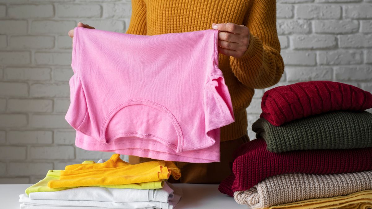 जुने कपडे फेकून देताय? थांबा, थोडासा जुगाड करून असा करा पुन्हा वापर