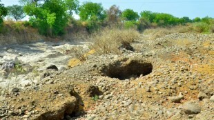Illegal extraction of sand