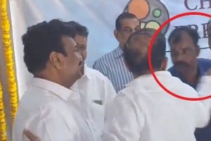पुष्पगुच्छ द्यायला उशीर, मंत्र्याने अंगरक्षकाच्या श्रीमुखात भडकावली, VIDEO पाहून लोकांचा संताप Mahmood Ali Slaps