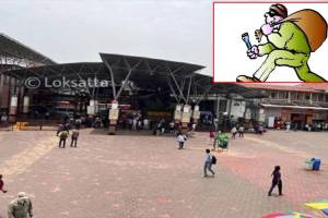 thieves Pune railway station area
