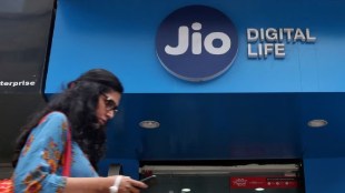 relaince jio prepaid mobile and fiber plans with free netflix subscription