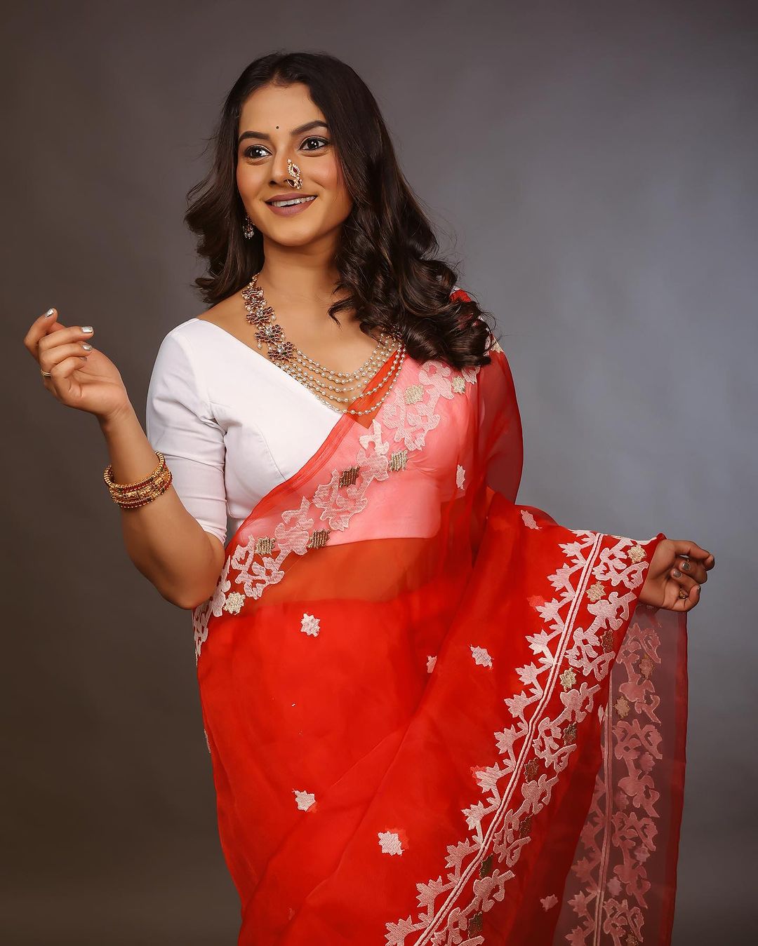 Marathi Actress Shardiya Navratri 2023 Red Colour