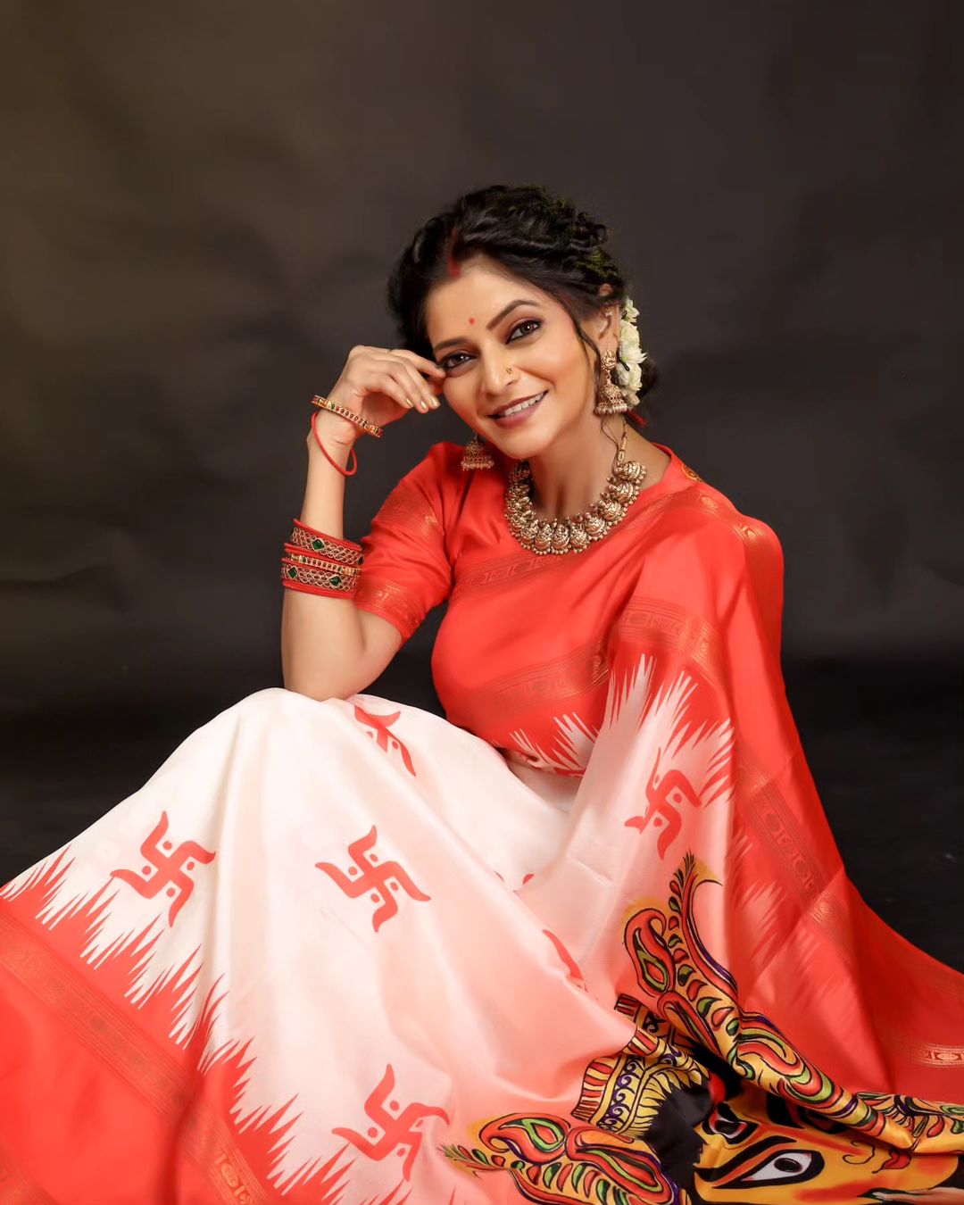 Marathi Actress Shardiya Navratri 2023 Red Colour