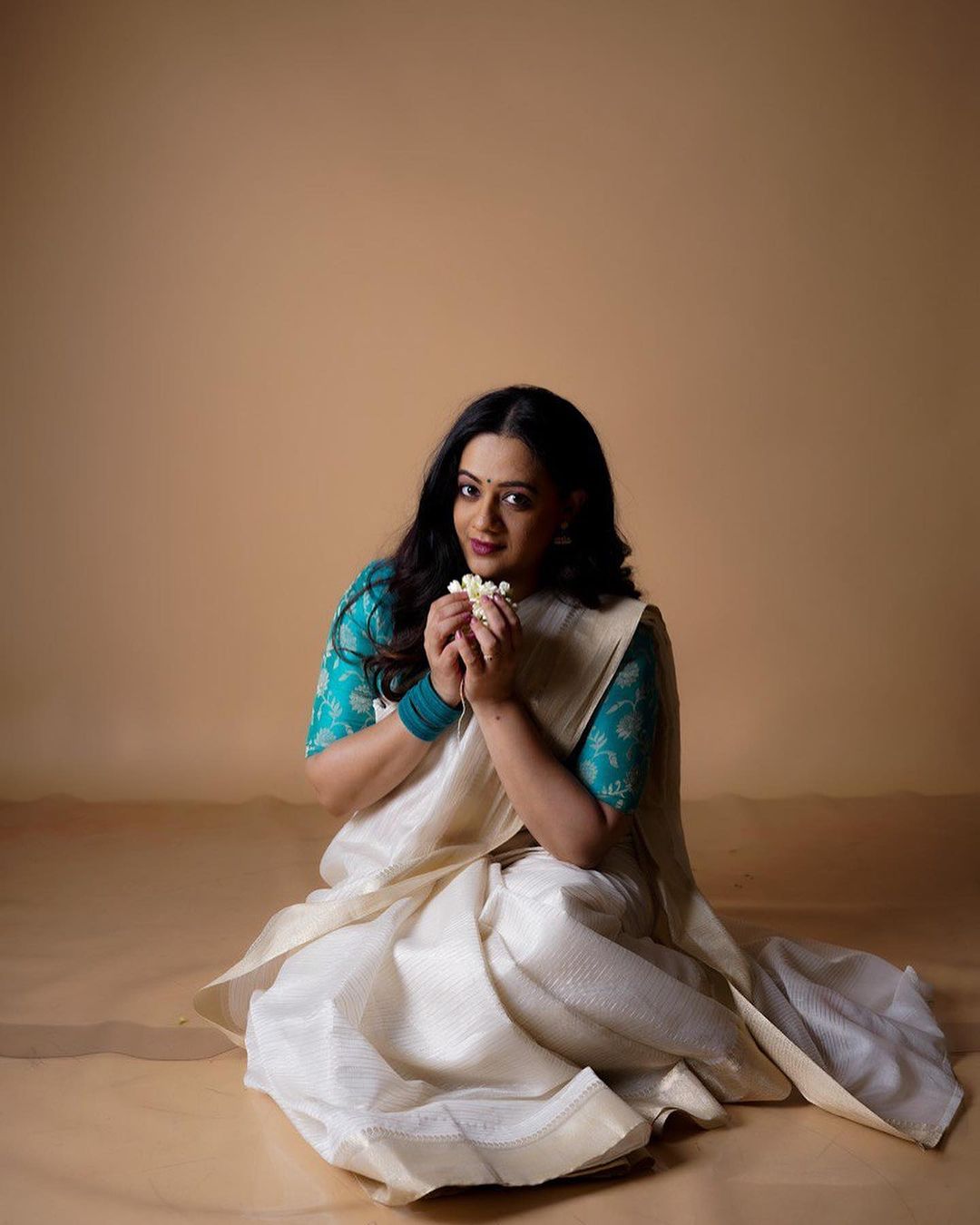 Shardiya Navratri 2023 White Saree Photos