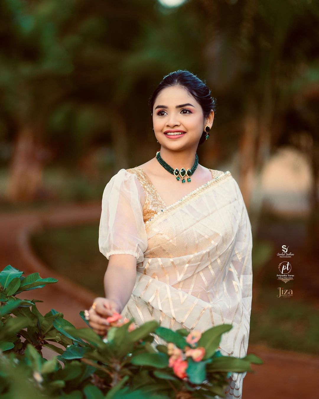 Shardiya Navratri 2023 White Saree Photos