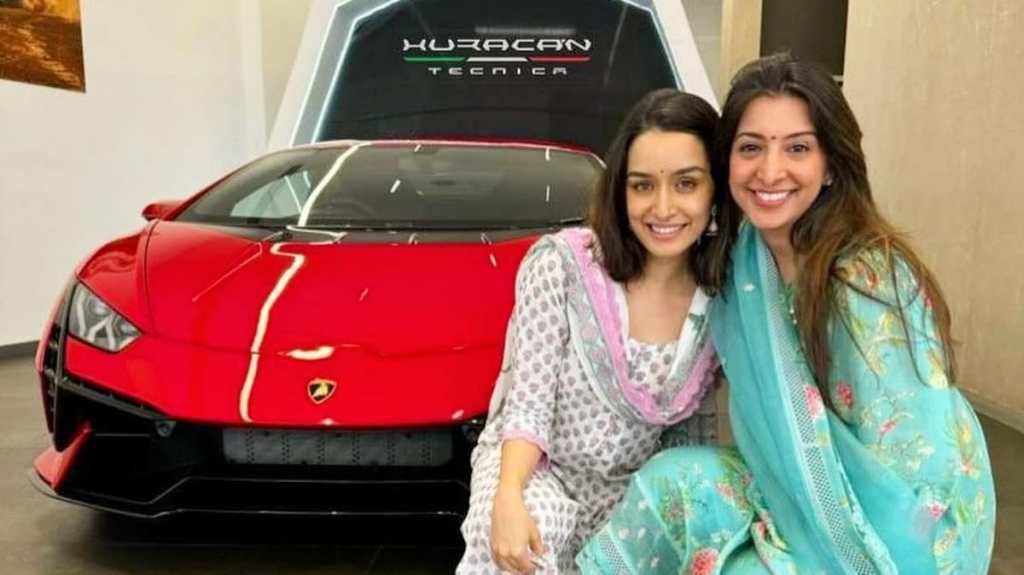 Shraddha kapoor car