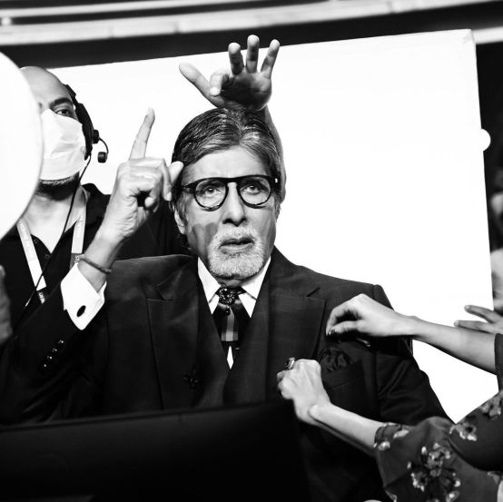बॉलीवूडचे महानायक अमिताभ बच्चन आज ११ ऑक्टोबर रोजी ८१वा वाढदिवस साजरा करत आहेत.