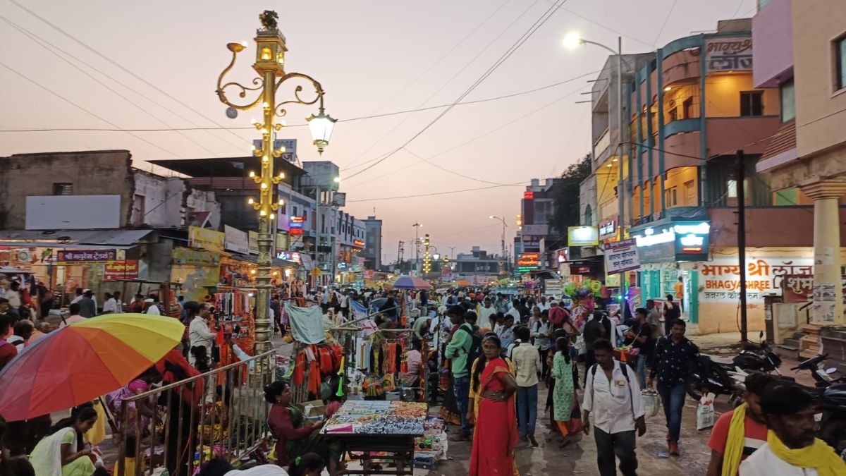 devotees in Tuljapur on the occasion of Kojagari Purnima