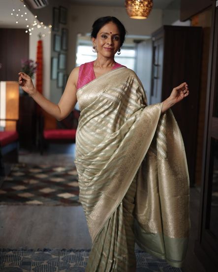 aishwarya-narkar-in-gray-saree-pink-blouse