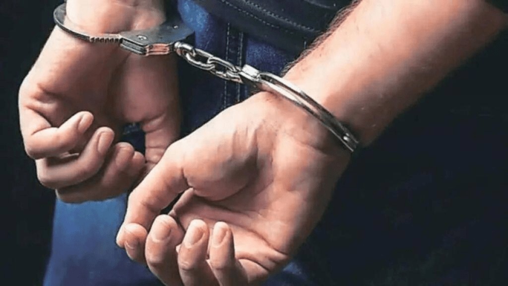 Police arrested two people, woman, extortion bank manager threatening pimrpi pune