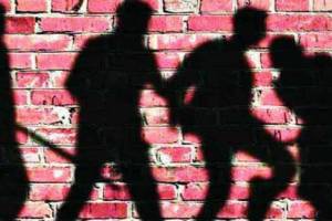 पुणे : येरवडा कारागृहात गुंडाकडून पोलीस शिपायावर हल्ला police constable attacked by goons