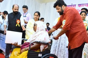 bachu kadu with disabled people