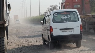 uran potholes and dust on the road, uran people suffer due to potholes, dust due to potholes in uran