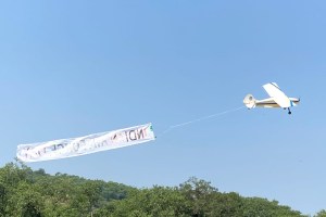 पुणे : रेडिओ कंट्रोलने उडणाऱ्या विमानांची प्रात्यक्षिके aero modeling show pune, aero modeling show organized in pune