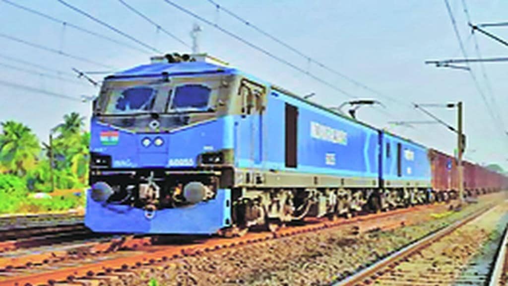 Vasai goods train, goods train loco pilot injured, stone pelting on goods train