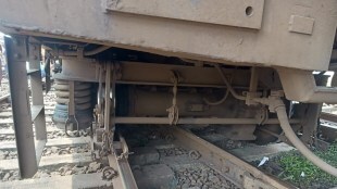 local train derailed in mumbai, western railway services disrupted