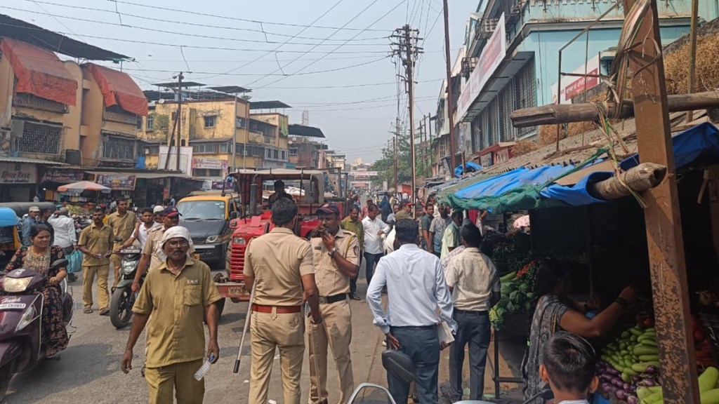 uran municipal council, anti encroachment drive, strict action taken against illegal vendors