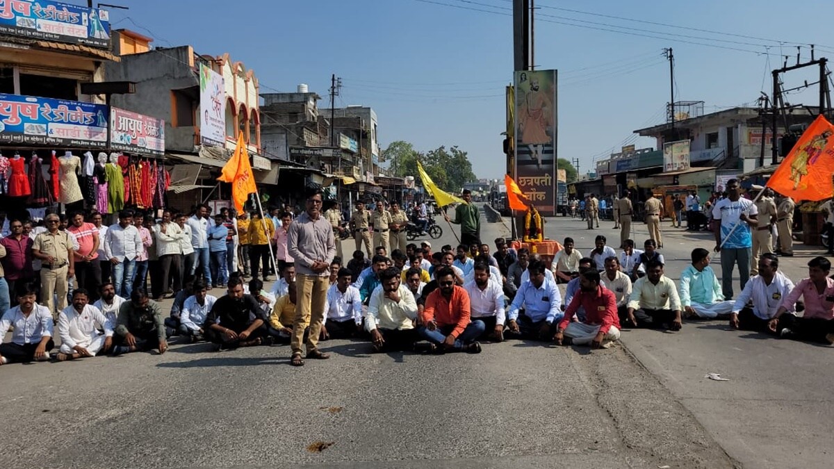 buldhana maratha protest, nagpur pune national highway blocked