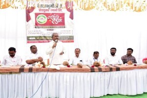कांदाप्रश्नी केंद्रीय राज्यमंत्री मूग गिळून, भाजपला माजी खासदाराकडून घरचा अहेर nashik former bjp mp harishchandra chavan, union minister dr bharti pawar export duty on onion