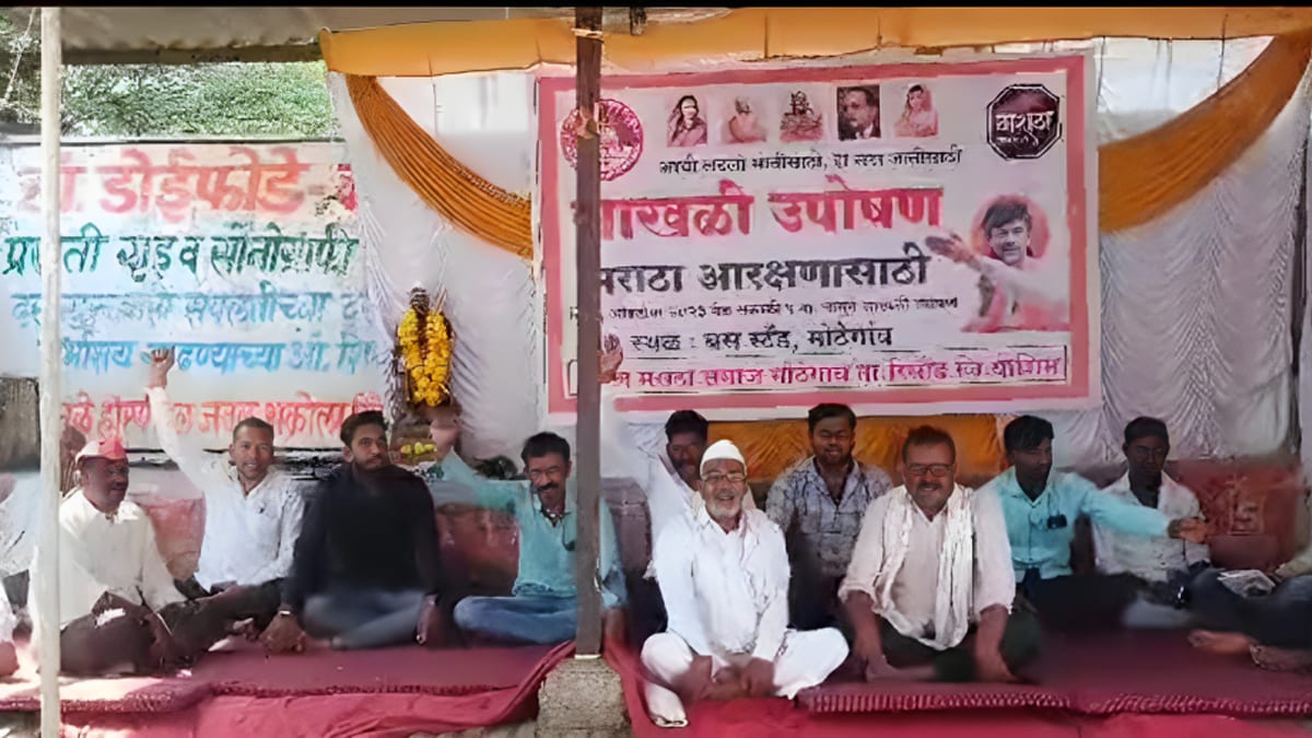 Maratha reservation Mothegaon villagers buldhana candle march, chain strike banned leaders village