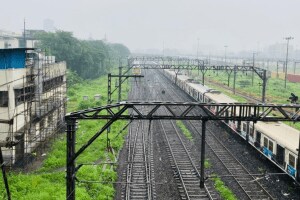 One person died two were seriously injured Deccan Queen express Kalyan railway station