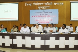 सहकारी संस्था अवसायनात काढण्यास स्थगिती; सहकार मंत्री वळसे पाटील यांची स्पष्टोक्ती, शेतकरी आत्महत्या… Minister Dilip Walse Patil attended meeting Cooperative Department of Amravati Revenue