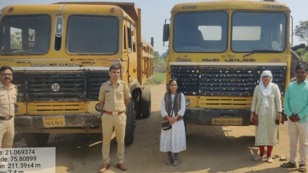 seized two dumpers same number transporting illegal secondary minerals Yaval taluka jalgaon