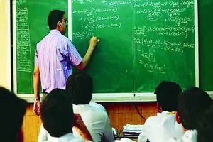 जातीय संघर्षांबरोबरच पक्षफुटीलाही निमंत्रण! education department