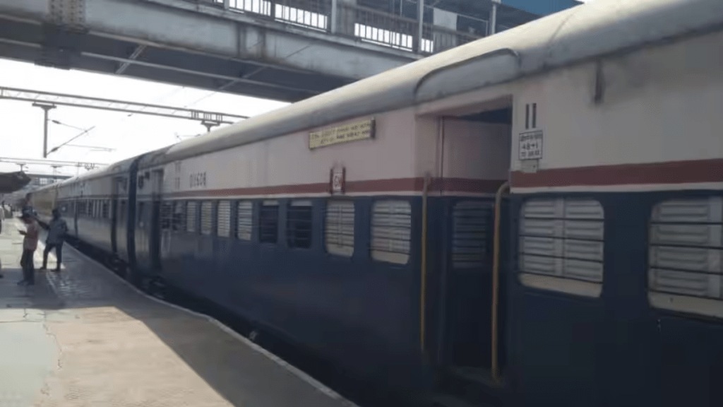 Bhusawal - Pune - Nashik hutatma Express closed nine months, passengers demanding to restart