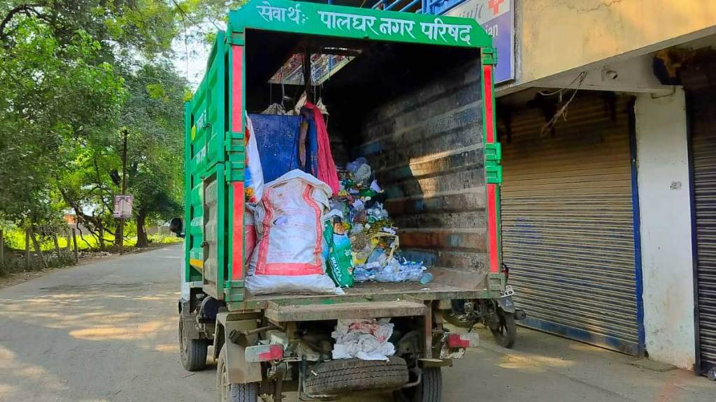 palghar municipal council not monitoring garbage contractor after paying tripling contract price