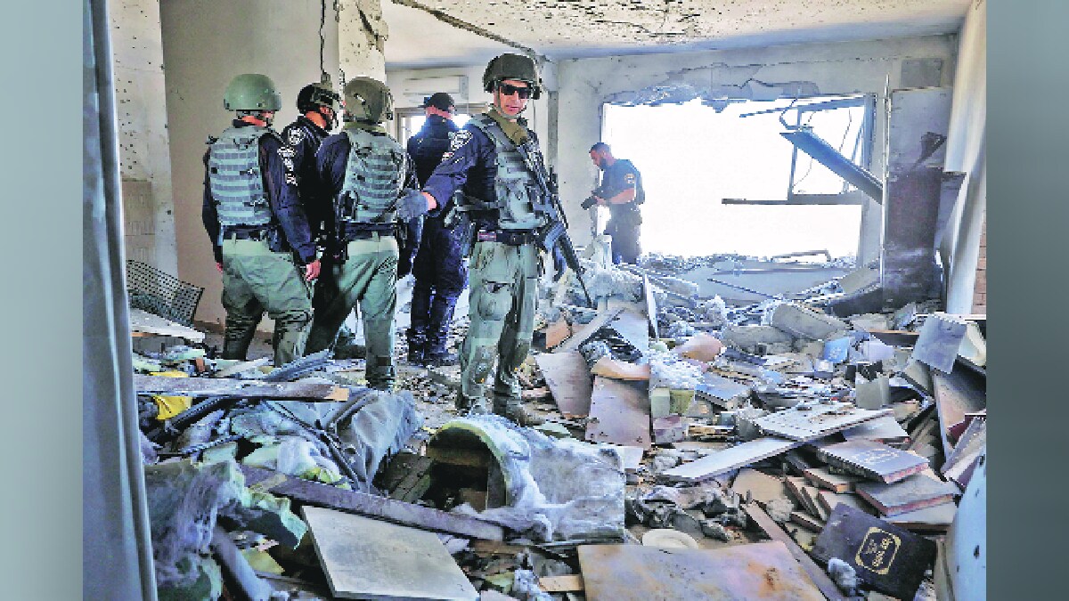 Israeli troops and tanks will advance in the Gaza Strip on Monday