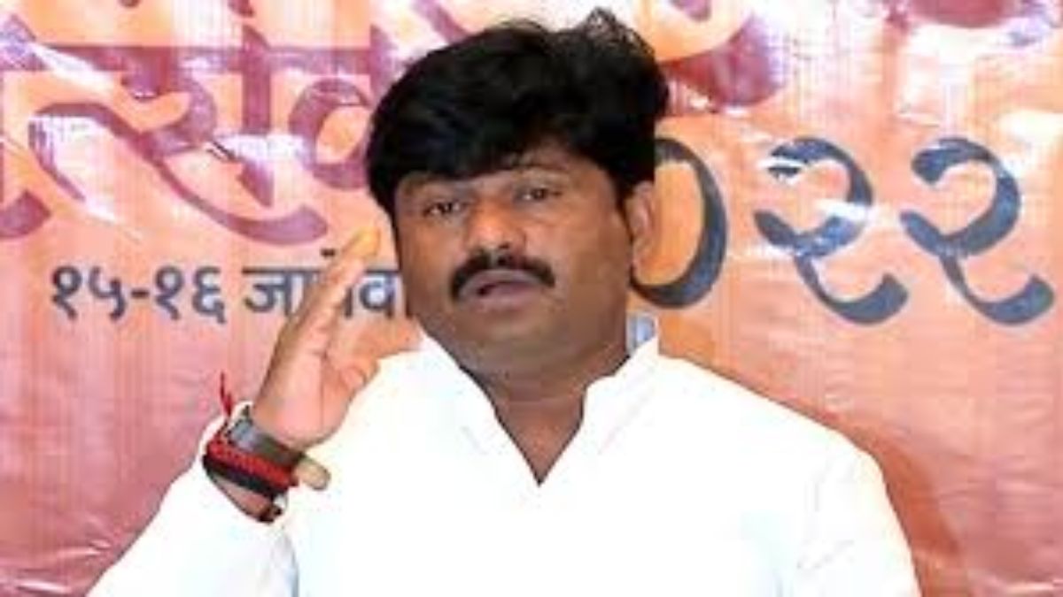 गुलामगिरीची काही प्रतिकं आहेत. साहेब, दादा, ताई, ताईसाहेब ही सगळी गुलामगिरीची प्रतिकं आहेत- गोपीचंद पडळकर