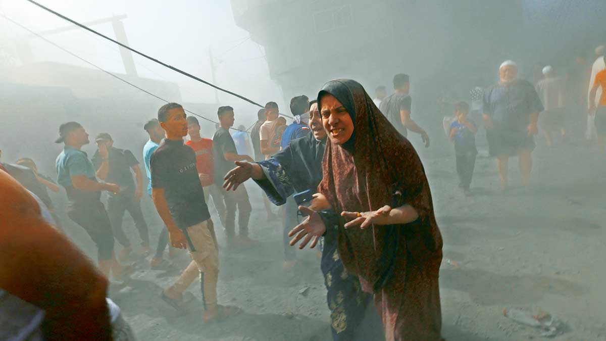 israel hamas war israeli troops tanks and bulldozers enter in gaza