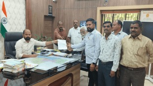 minister not come akola Maratha reservation granted, demands sakal maratha akrosh morcha