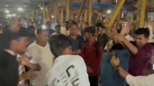 migrant hawkers on kalyan railway skywalk beaten up by mns workers