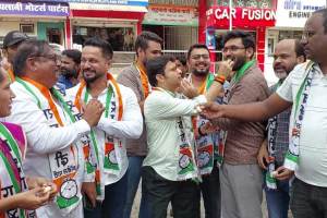 पिंपरी- चिंचवड: अजित पवार पालकमंत्री होताच बालेकिल्यात फटाके फोडून आणि पेढे वाटून जल्लोष celebration in pimpri chinchwad after ajit pawar become guardian minister