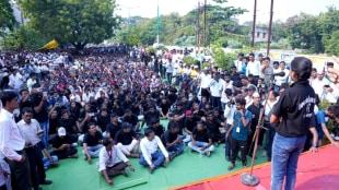 Thousands students streets privatization contracting state government chandrapur