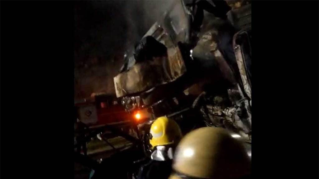 नवले पुलाजवळ धावत्या ट्रकला भीषण आग, चौघांचा मृत्यू