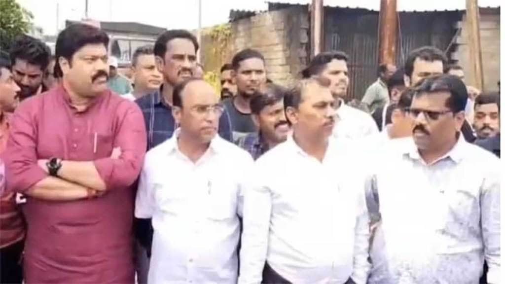 mns mla along with the villagers meet tmc commissioner