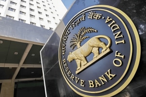 RBI imposed a fine of crores on these two banks