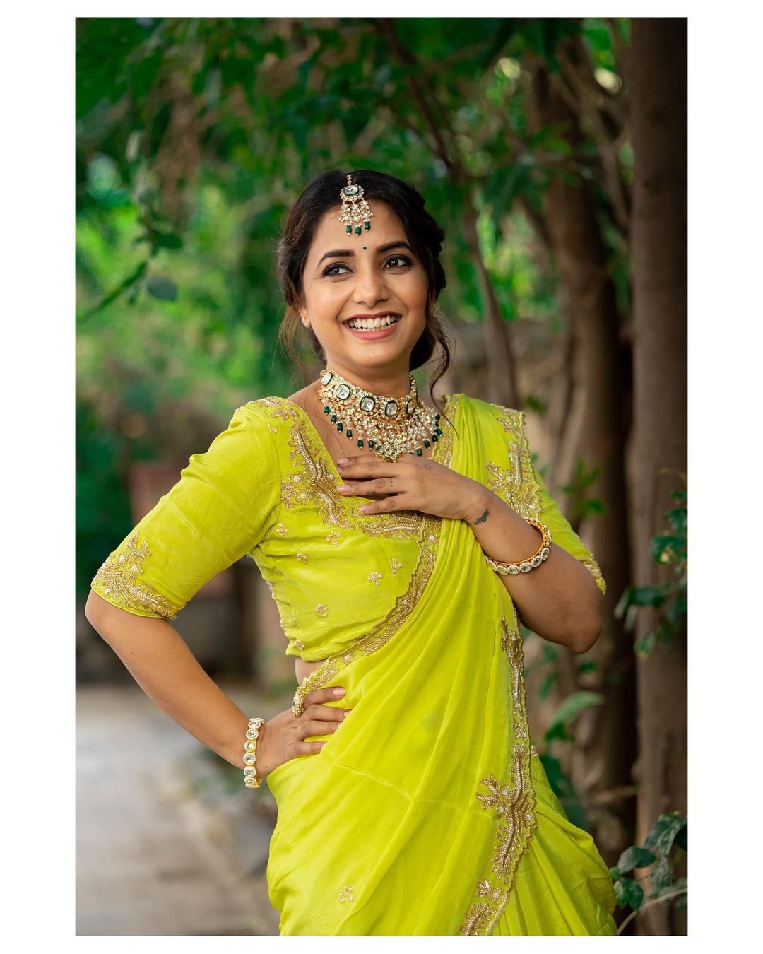 sayali-sanjeev-new-photoshoot-in-yellow-nauvari-saree